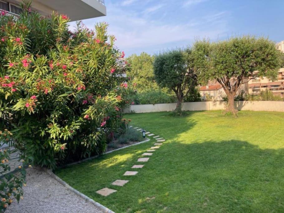 Appartement 3 Pieces Avec Grand Jardin Cannes